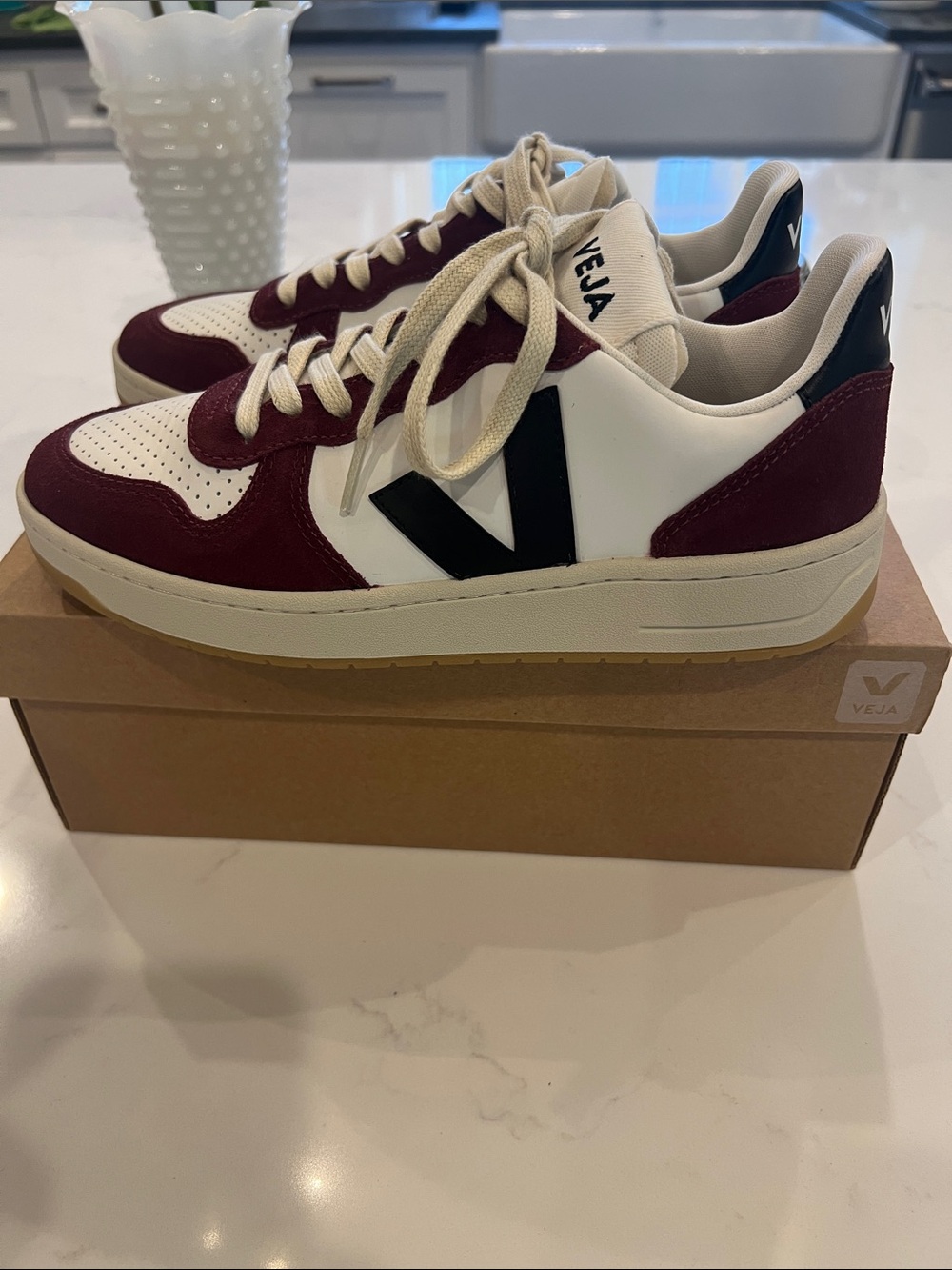 VEJA LEATHER shoes New in box Size 38 (7)